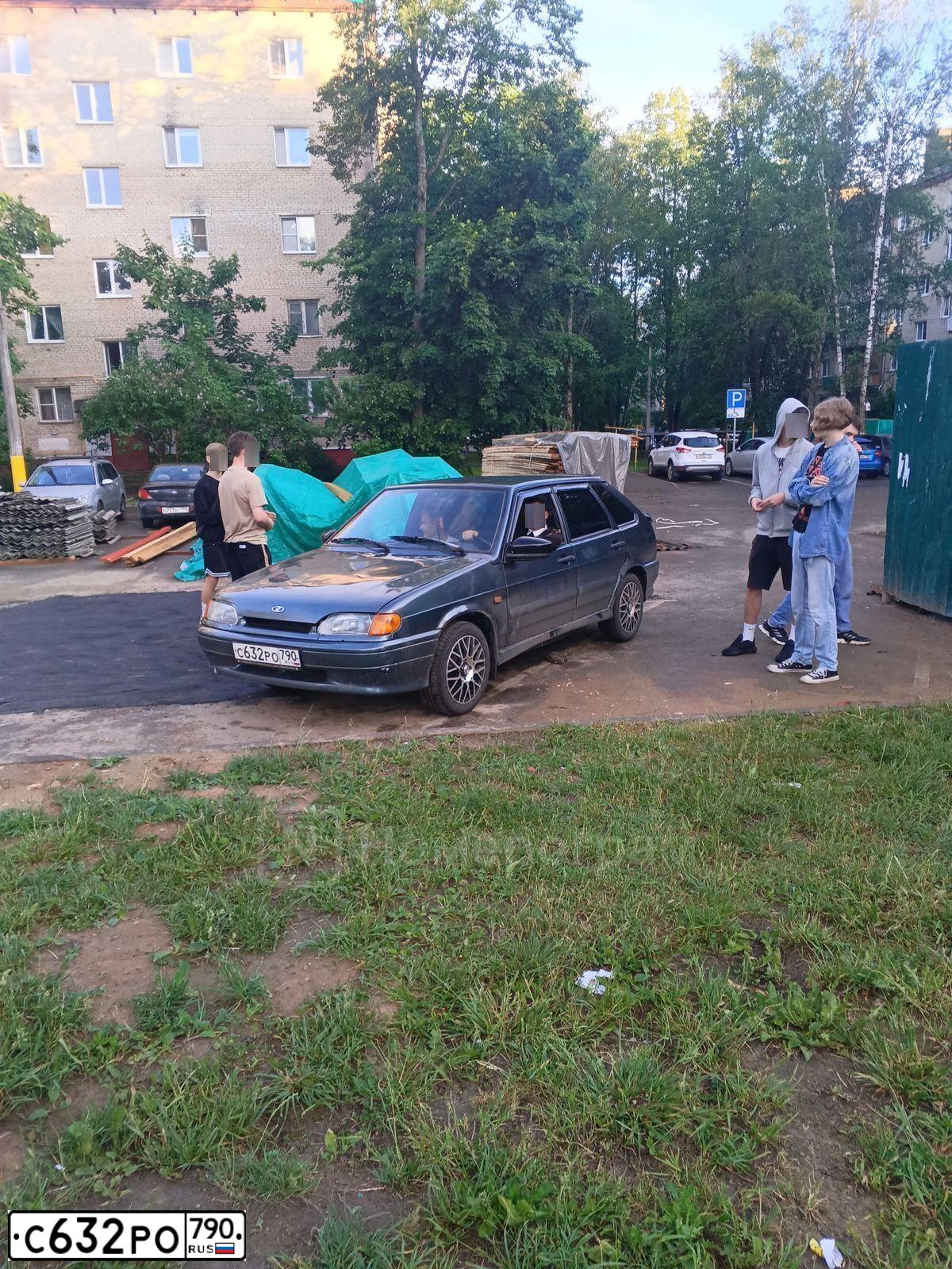 Фото автомобиля LADA 2114, 2009 — госномер М678ОХ761. Цвет: СЕРО-СИНЕ-ЗЕЛЕНЫЙ
