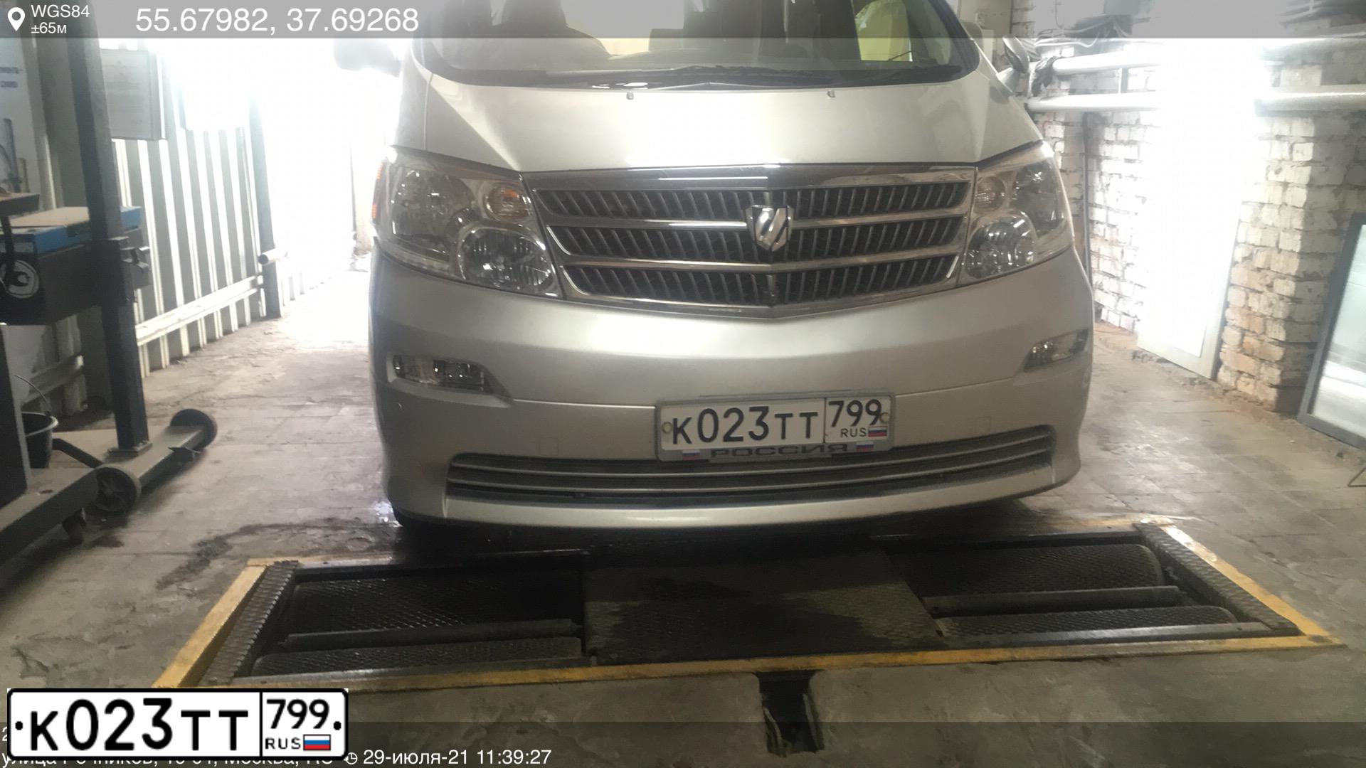 Фото автомобиля TOYOTA ALPHARD, 2004 — госномер Р034АЕ977