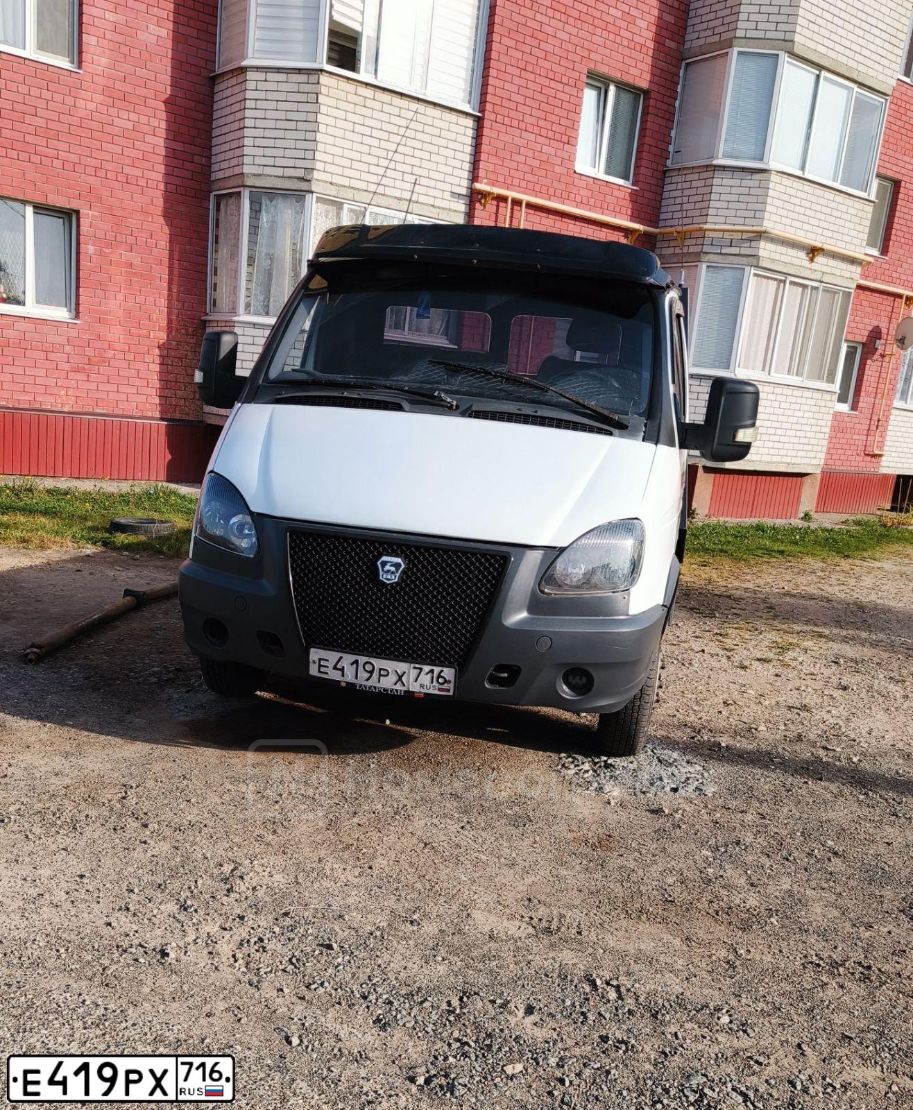 Фото автомобиля GAZ 3221 GAZEL, 2006 — госномер Е419РХ716. Цвет: Белый
