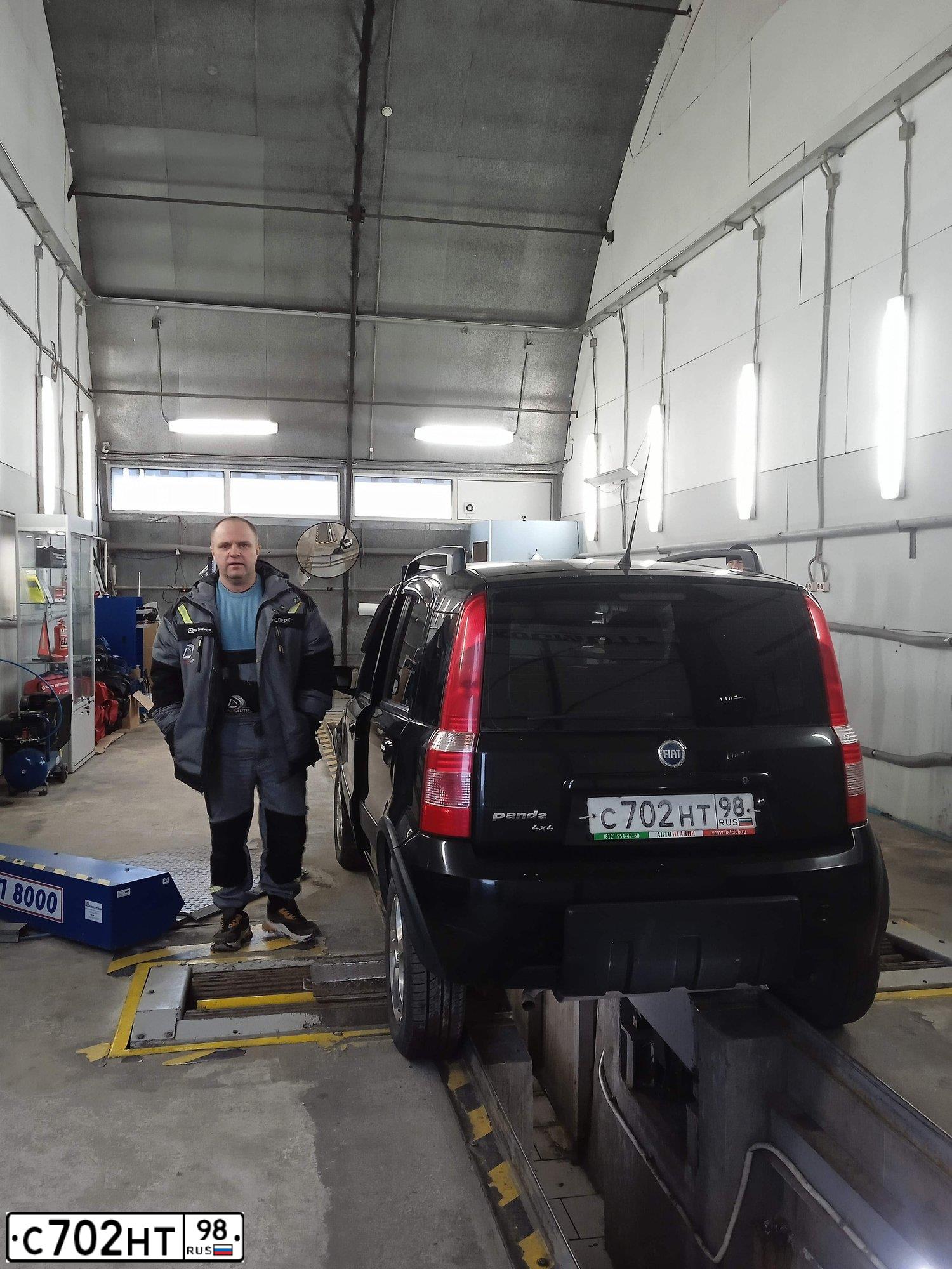 Фото автомобиля FIAT PANDA, 2007 — госномер С702НТ98. Цвет: ЧЕРНЫЙ