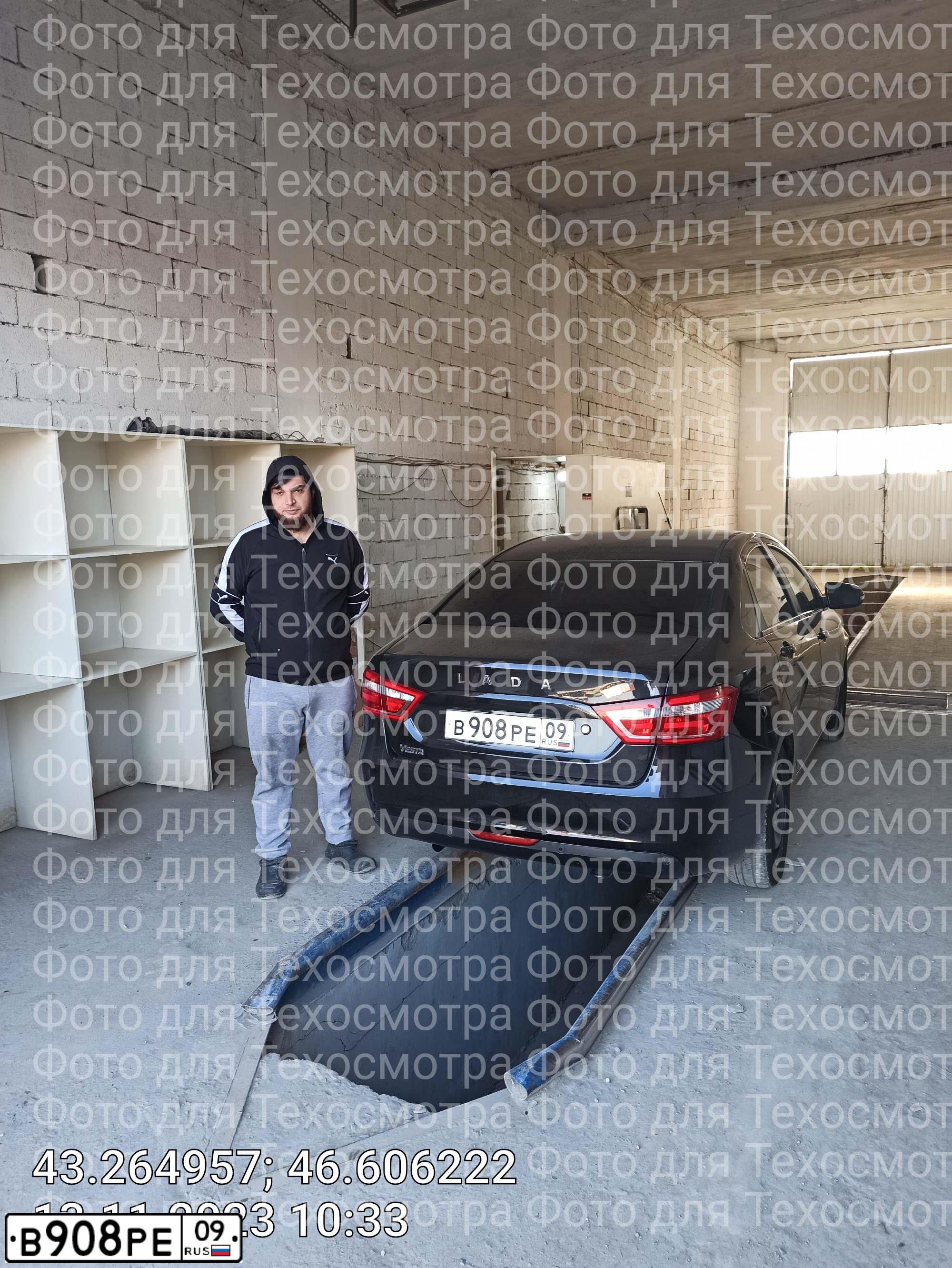 Фото автомобиля LADA VESTA, 2016 — госномер А535СА126. Цвет: ЧЕРНЫЙ