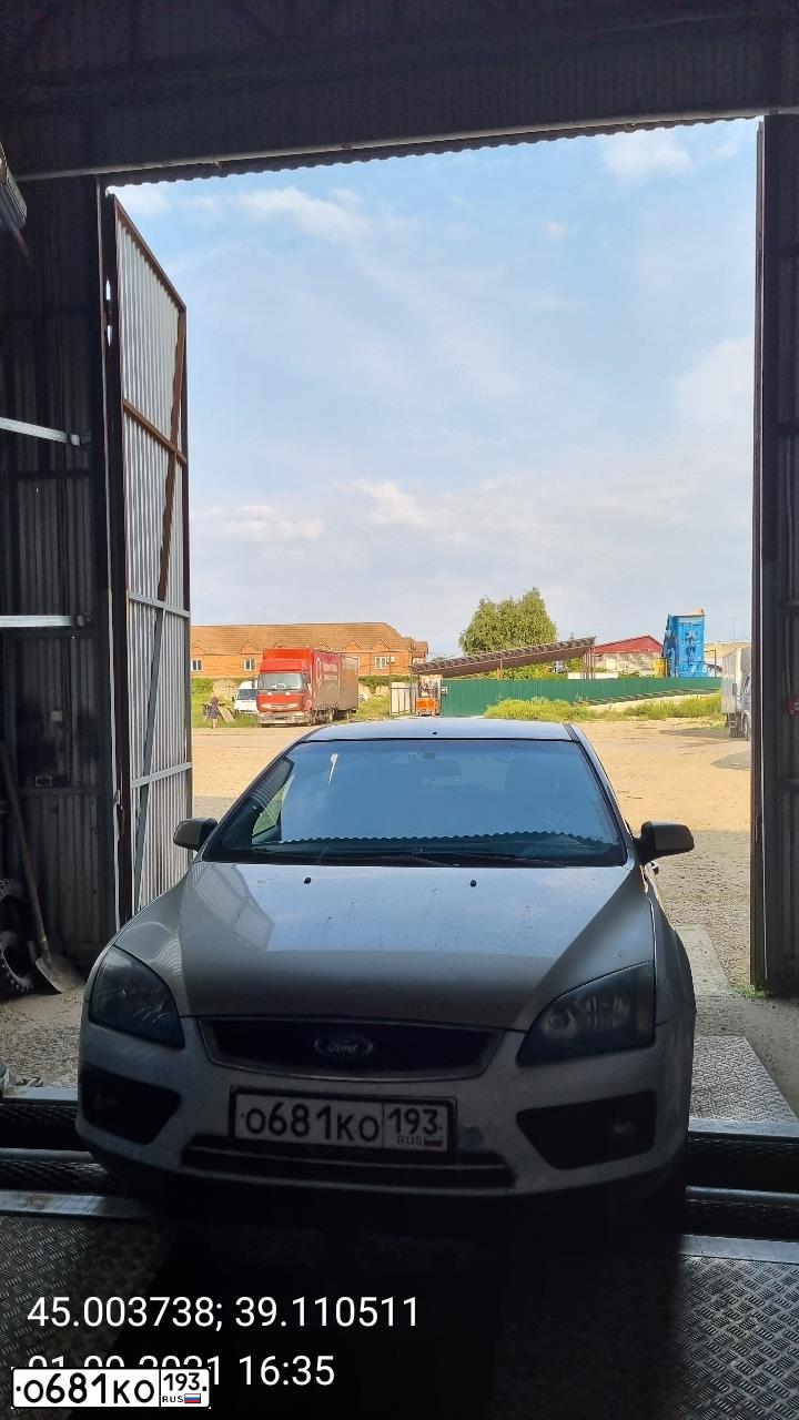 Фото автомобиля FORD FOCUS, 2007 — госномер О681КО193. Цвет: Серебристый