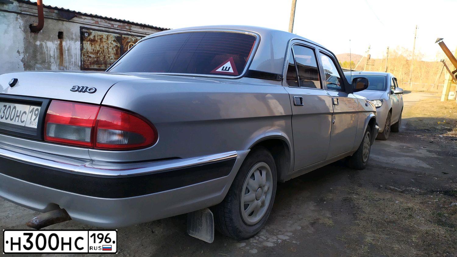 Фото автомобиля GAZ 3110 WOLGA, 2003 — госномер Н300НС196. Цвет: СЕРЕБРИСТЫЙ