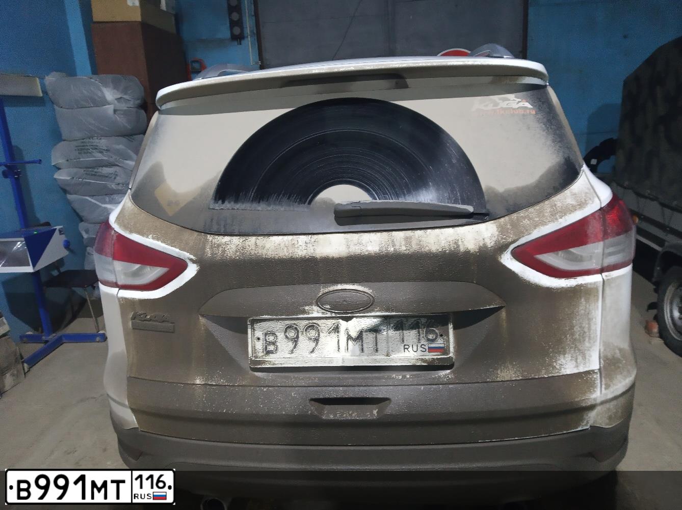 Фото автомобиля FORD KUGA, 2013 — госномер В991МТ116. Цвет: БЕЛЫЙ