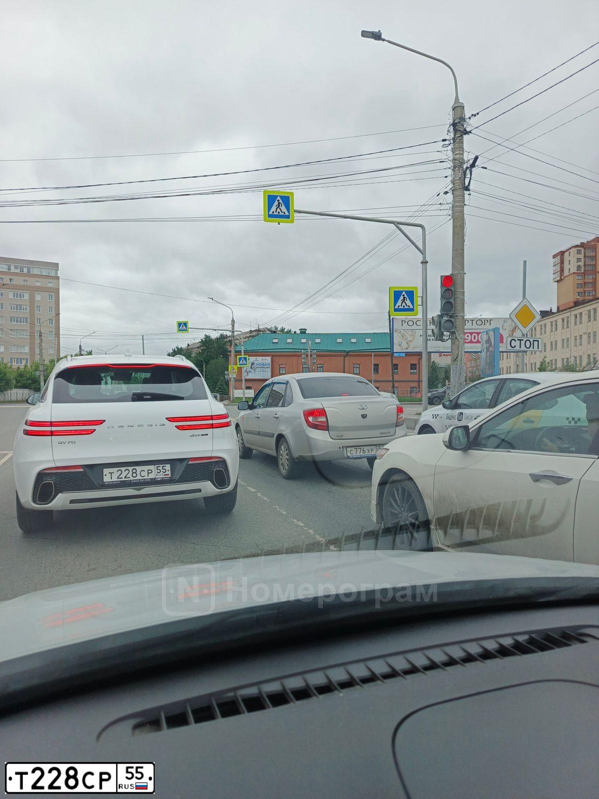 Фото автомобиля LEXUS NX200, 2016 — госномер Х609КС72