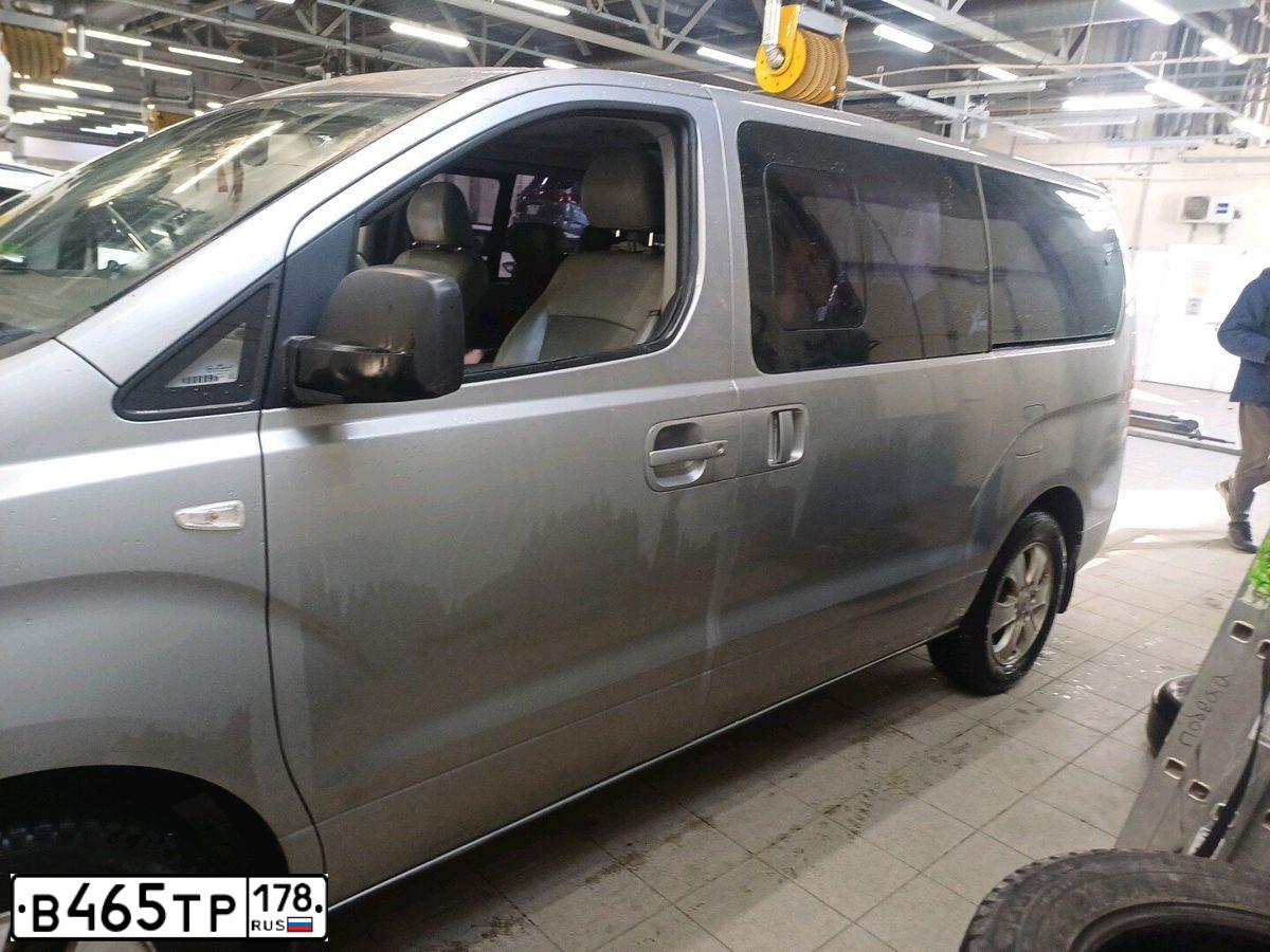 Фото автомобиля HYUNDAI GRAND STAREX, 2014 — госномер В465ТР178. Цвет: СЕРЫЙ