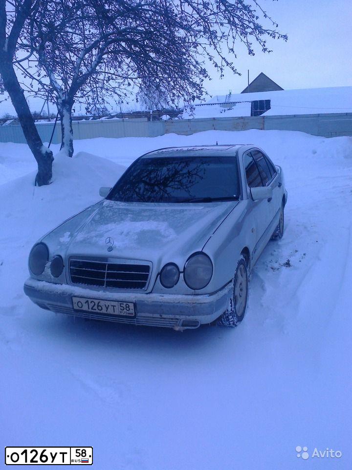 Фото автомобиля MERCEDES E-KLASSE, 1997 — госномер Т507СК58. Цвет: Серебристый