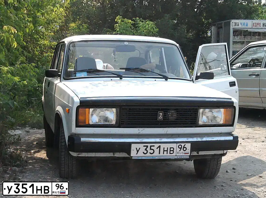 Фото автомобиля LADA 2105, 2010 — госномер В888ЕТ716. Цвет: Белый