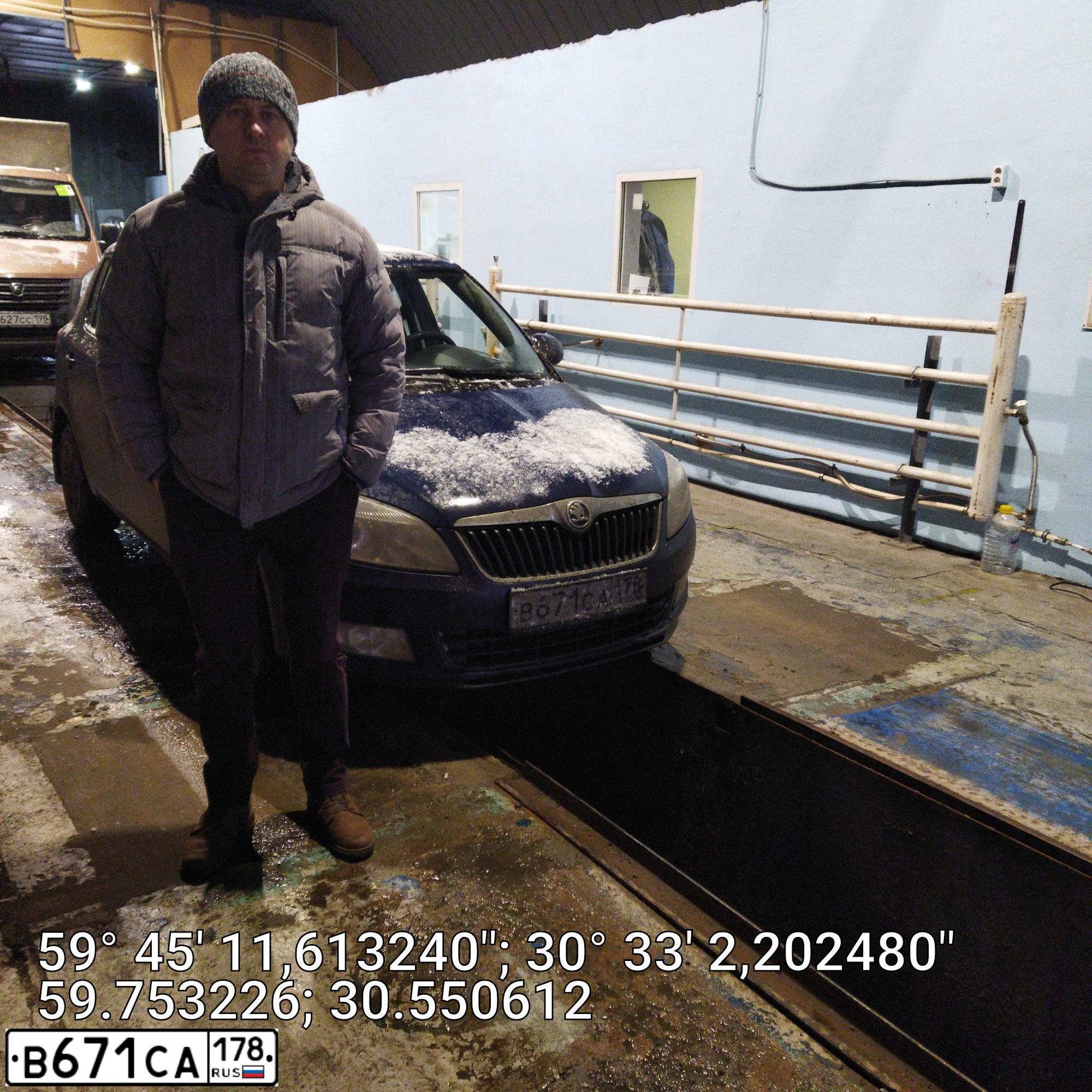 Фото автомобиля SKODA FABIA, 2013 — госномер В671СА178. Цвет: ТЕМНО-СИНИЙ