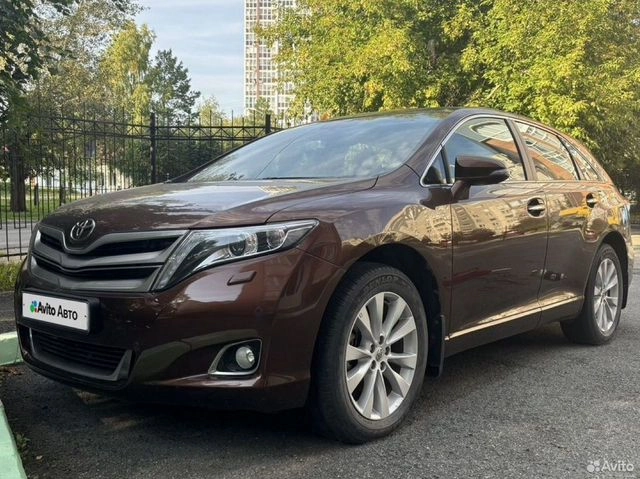 Фото автомобиля TOYOTA VENZA, 2015 — госномер У211КУ45. Цвет: ТЕМНО-КОРИЧНЕВЫЙ