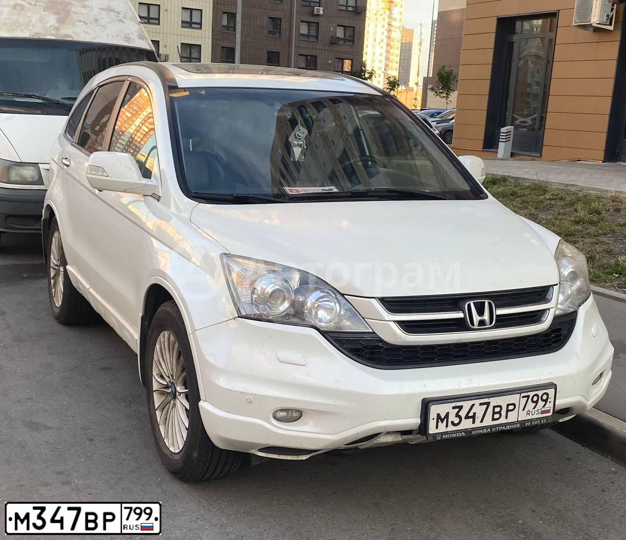 Фото автомобиля HONDA CR-V, 2012 — госномер М347ВР799. Цвет: Белый