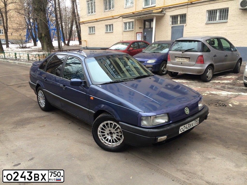 Фото автомобиля VOLKSWAGEN PASSAT, 1992 — госномер К600ЕА99. Цвет: СИНИЙ