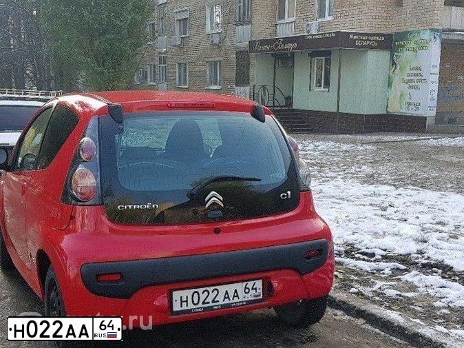 Фото автомобиля CITROEN C1, 2013 — госномер Н022АА64. Цвет: КРАСНЫЙ