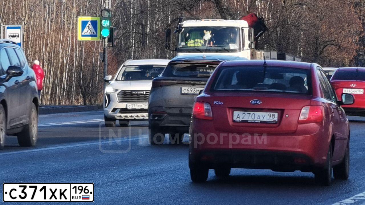 Фото автомобиля FORD FOCUS, 2007 — госномер Р480ЕО198. Цвет: СВЕТЛО-СЕРЫЙ