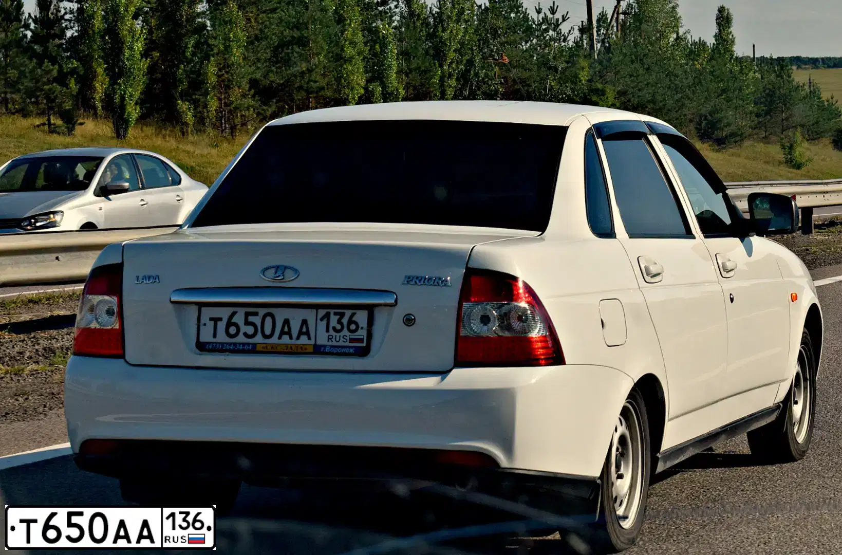 Фото автомобиля LADA 2170 PRIORA, 2015 — госномер Т650АА136. Цвет: Белый
