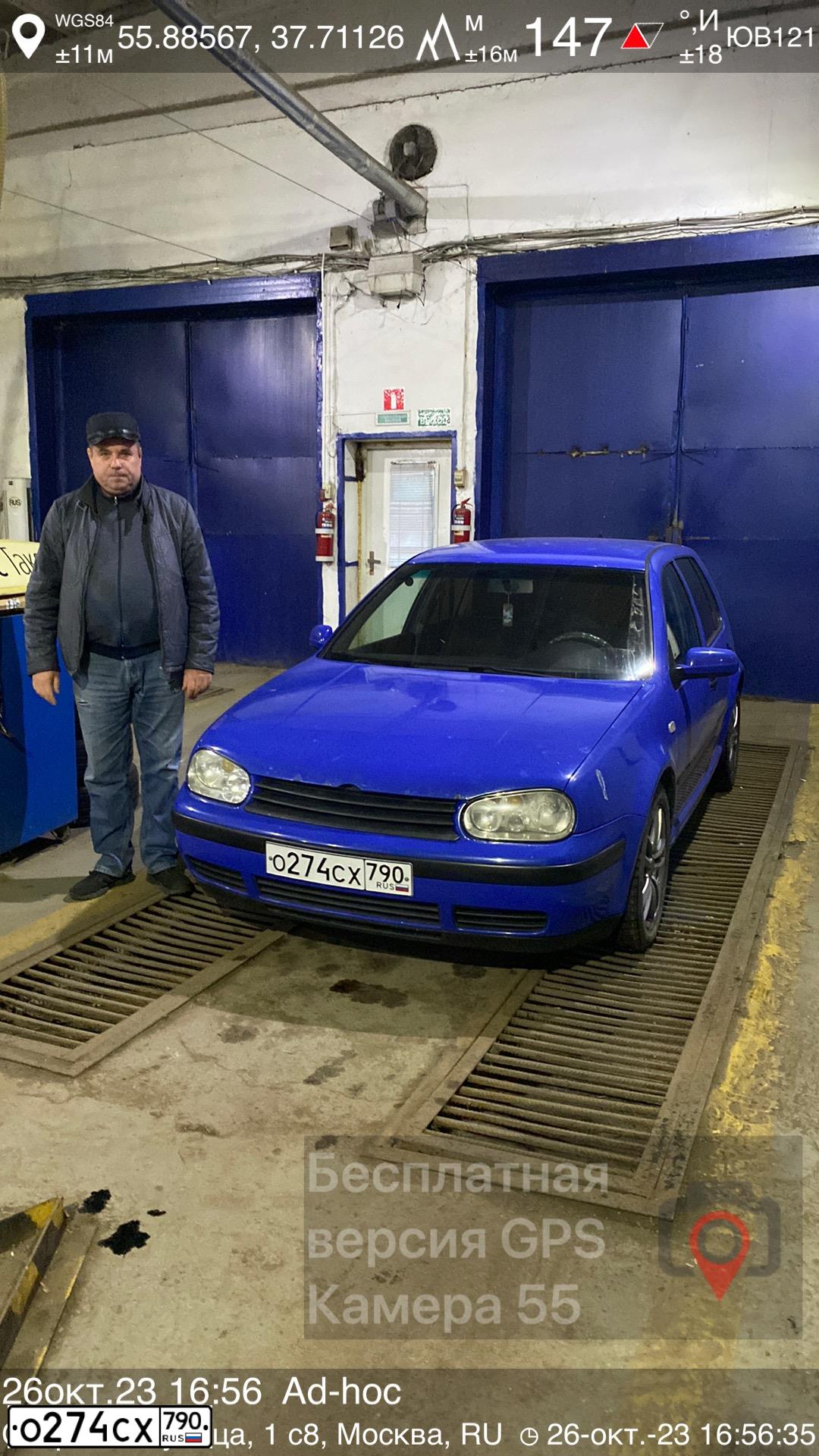 Фото автомобиля VOLKSWAGEN GOLF, 1998 — госномер У196ОК69. Цвет: синий
