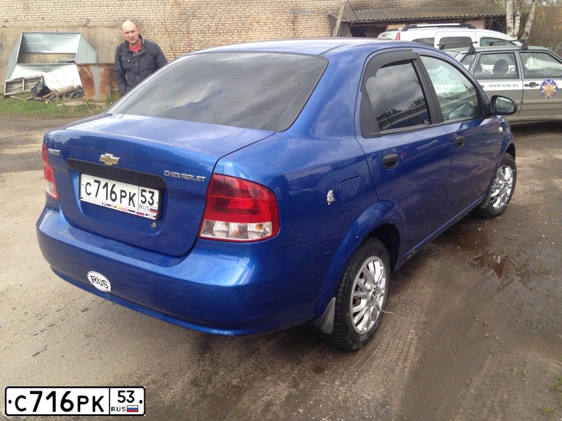 Фото автомобиля CHEVROLET AVEO, 2005 — госномер С716РК53. Цвет: СИНИЙ