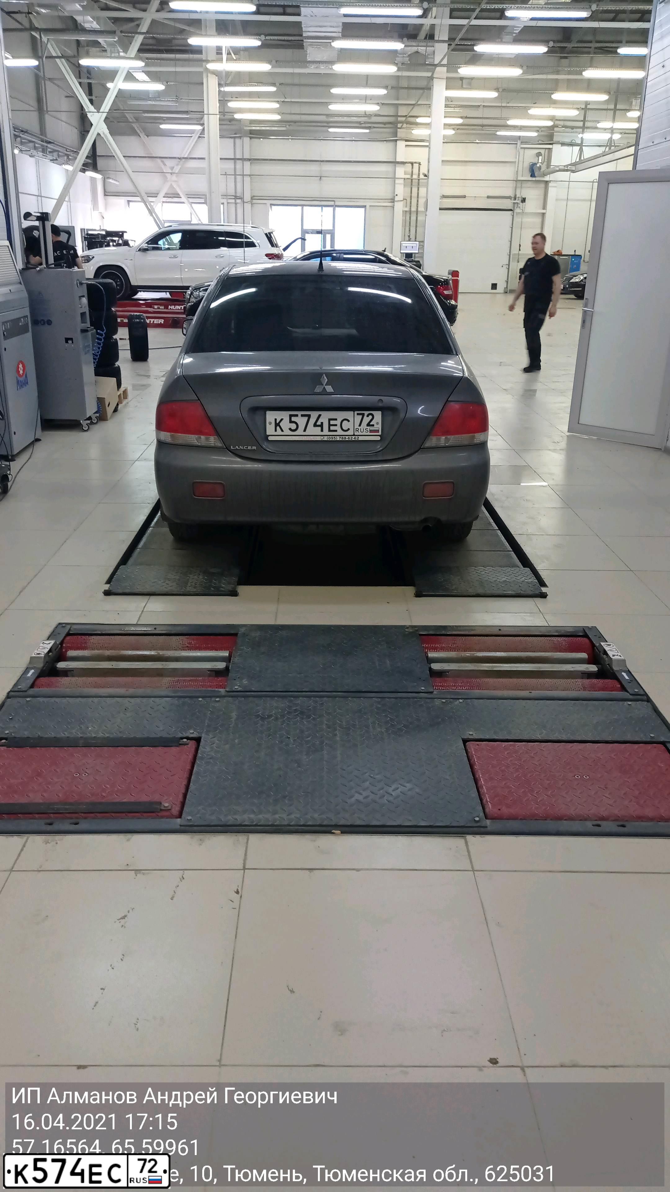 Фото автомобиля MITSUBISHI LANCER, 2004 — госномер К574ЕС72. Цвет: Серый