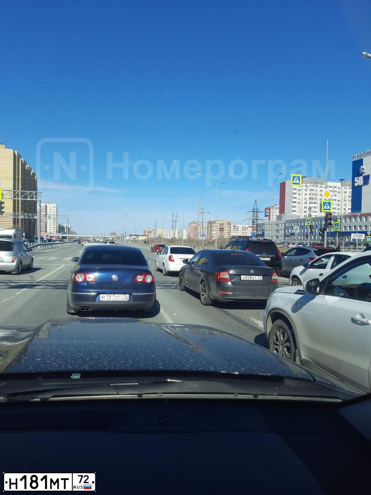 Фото автомобиля VOLKSWAGEN PASSAT, 2010 — госномер Н181МТ72. Цвет: ТЕМНО СИНИЙ