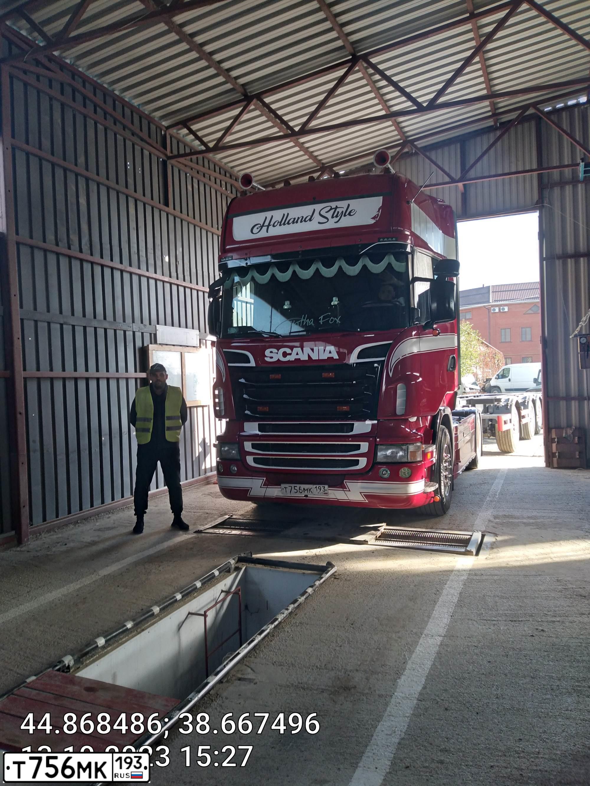 Фото автомобиля SCANIA A SERIE R 4X2, 2011 — госномер Т756МК193. Цвет: Красный