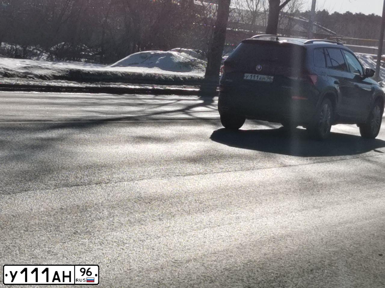 Фото автомобиля TOYOTA HIGHLANDER, 2011 — госномер У111АН96. Цвет: ЧЕРНЫЙ
