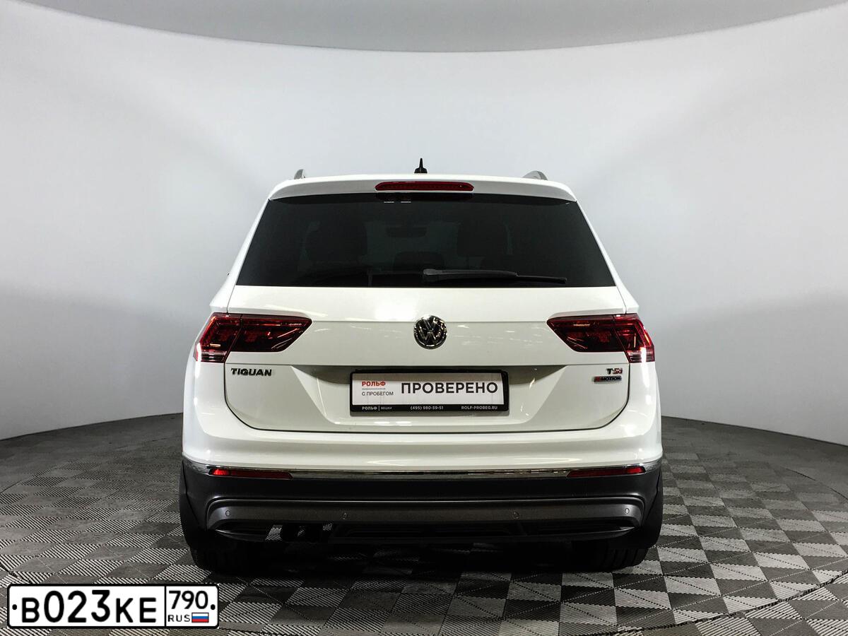 Фото автомобиля VOLKSWAGEN TIGUAN, 2017 — госномер Е800ОХ790. Цвет: Белый