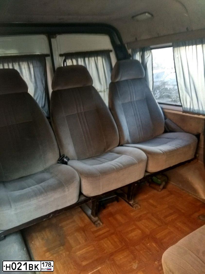Фото автомобиля GAZ 2217 SOBOL, 2002 — госномер Н021ВК178. Цвет: СНЕЖНО-БЕЛЫЙ