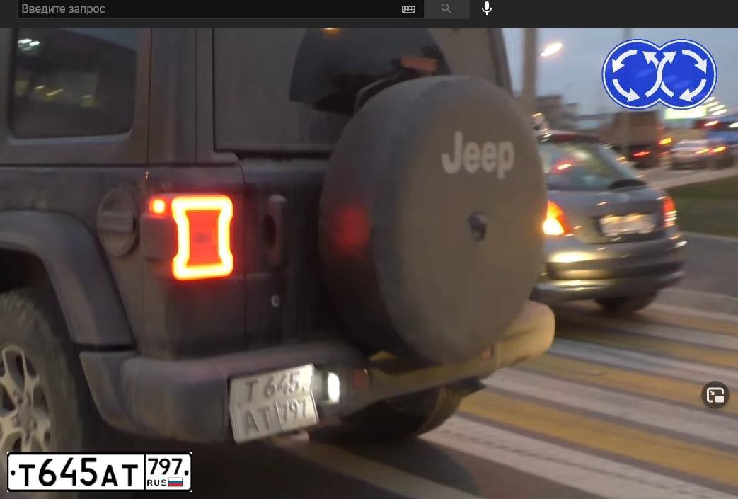 Фото автомобиля JEEP WRANGLER, 2019 — госномер К374НО790. Цвет: ЧЕРНЫЙ