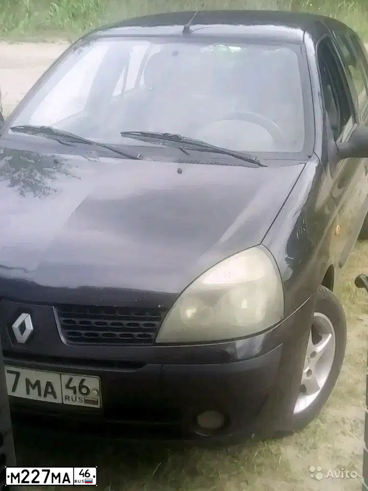 Фото автомобиля RENAULT SYMBOL, 2003 — госномер С635ЕА90. Цвет: ЧЕРНЫЙ