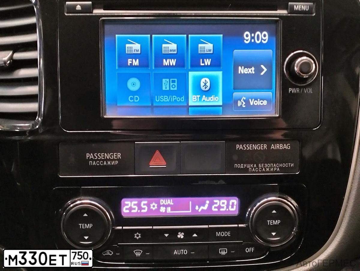 Фото автомобиля MITSUBISHI OUTLANDER, 2014 — госномер М330ЕТ750. Цвет: ЧЕРНЫЙ