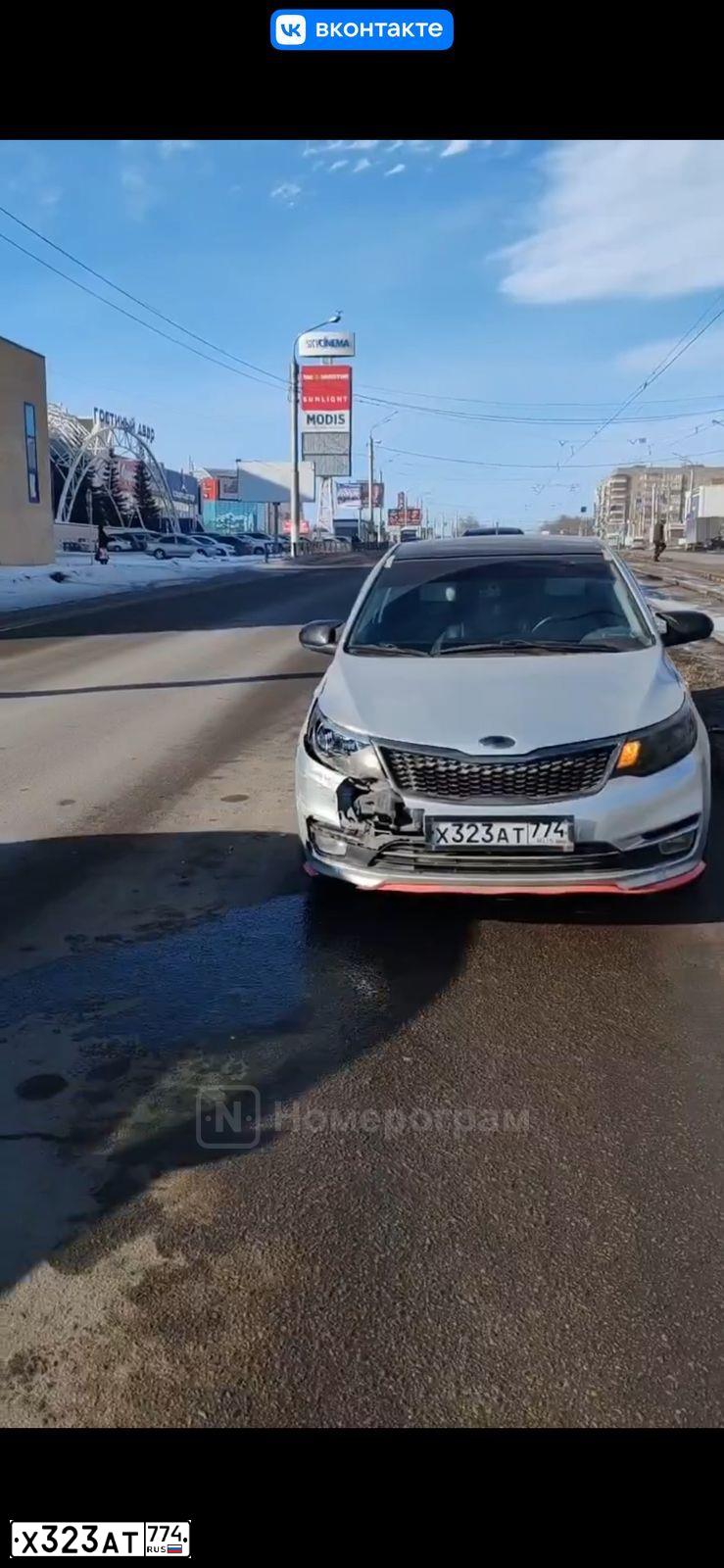 Фото автомобиля KIA RIO, 2015 — госномер Х323АТ774. Цвет: СЕРЕБРИСТЫЙ