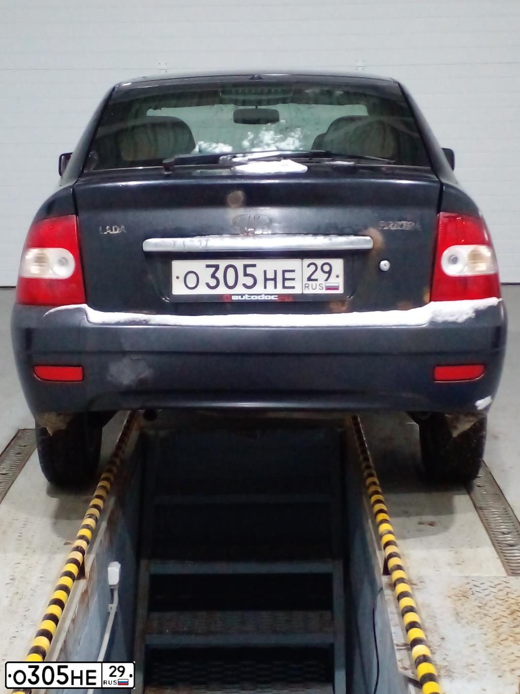 Фото автомобиля VAZ 2172 PRIORA, 2008 — госномер О305НЕ29. Цвет: ЧЕРНЫЙ