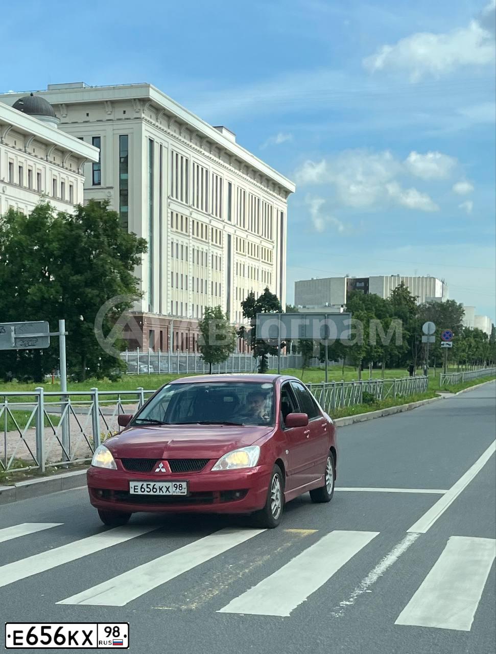 Фото автомобиля MITSUBISHI LANCER, 2005 — госномер О017КС178. Цвет: Красный