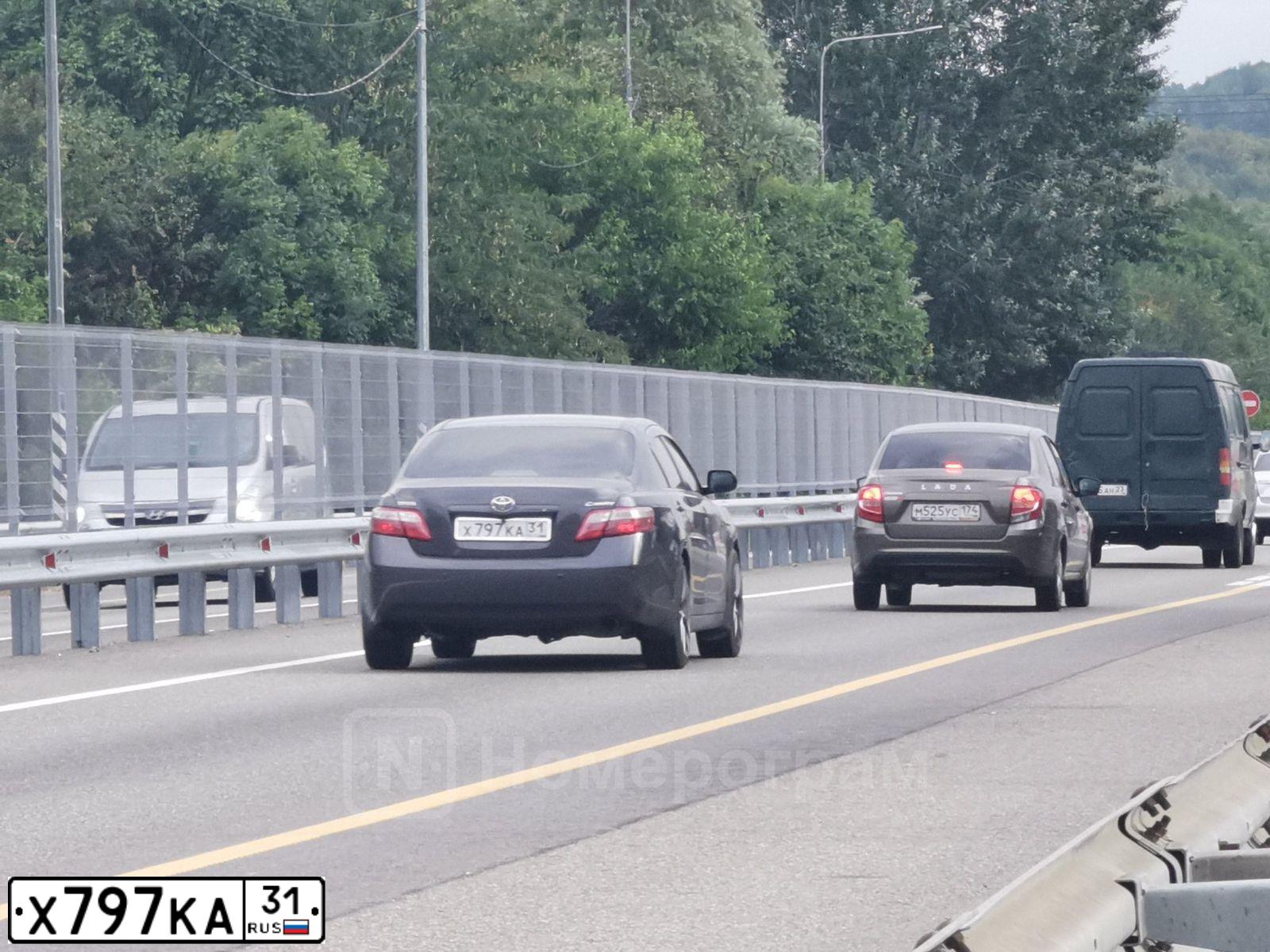 Фото автомобиля TOYOTA CAMRY, 2008 — госномер Х797КА31. Цвет: СЕРЫЙ