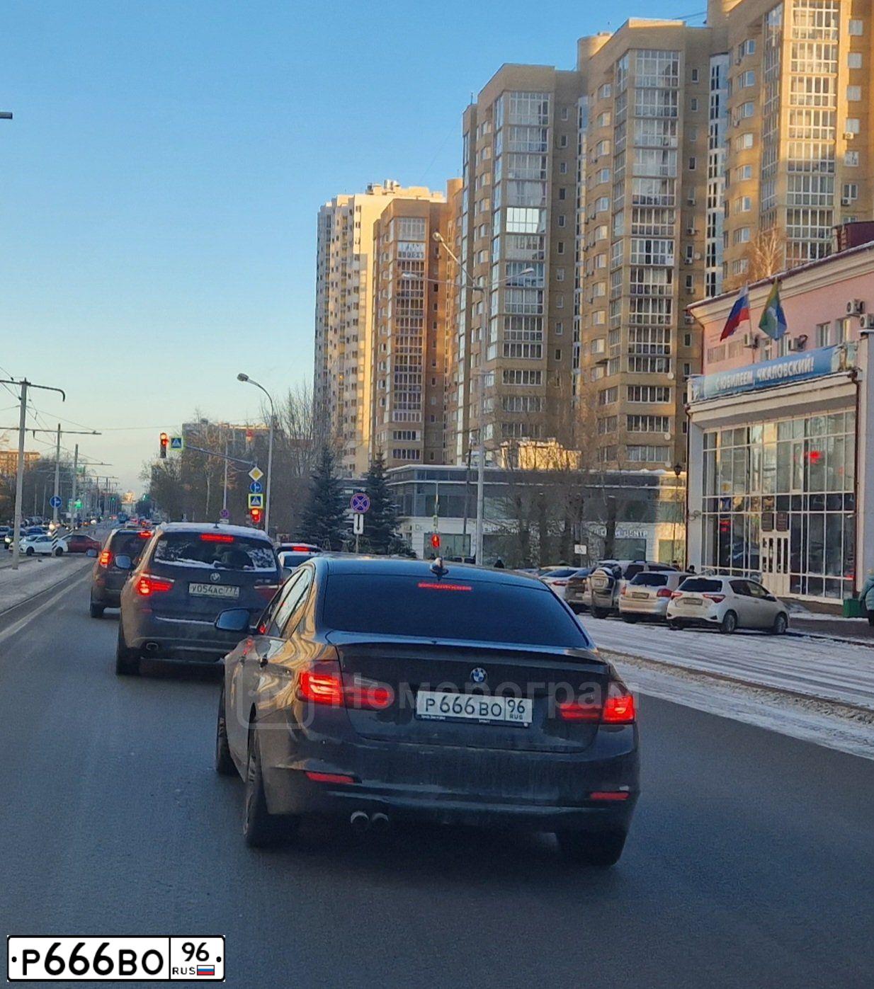 Фото автомобиля BMW SERIE 3, 2007 — госномер Р666ВО96. Цвет: ЧЕРНЫЙ