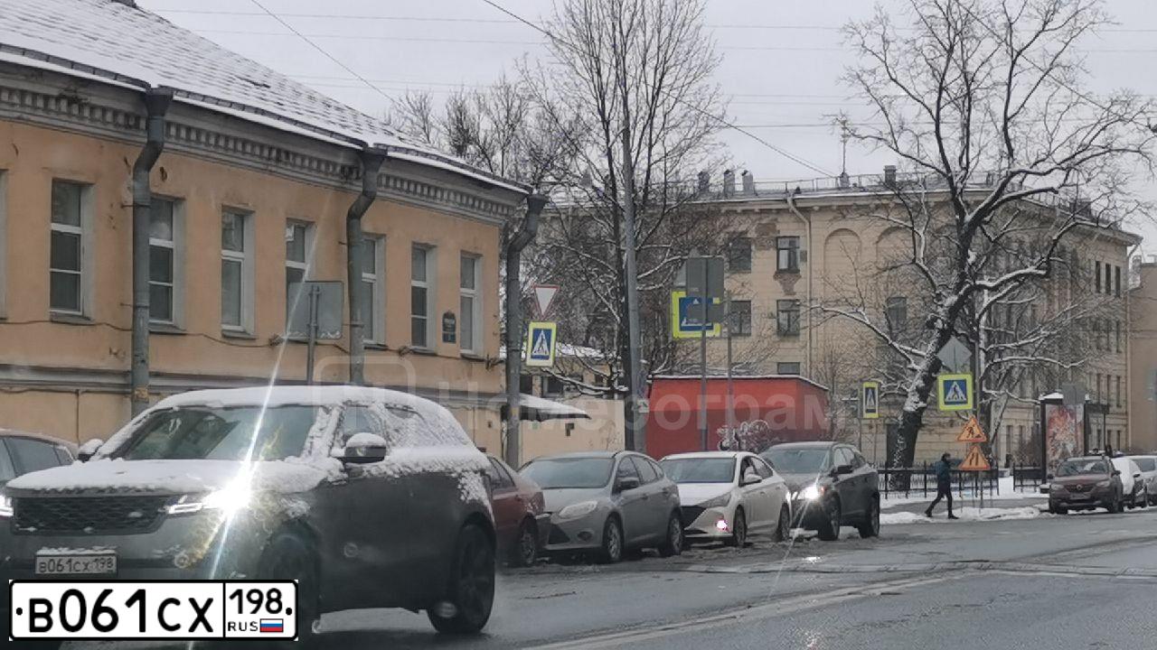Фото автомобиля LANDROVER RANGE ROVER VELAR, 2019 — госномер В061СХ198. Цвет: СЕРЫЙ