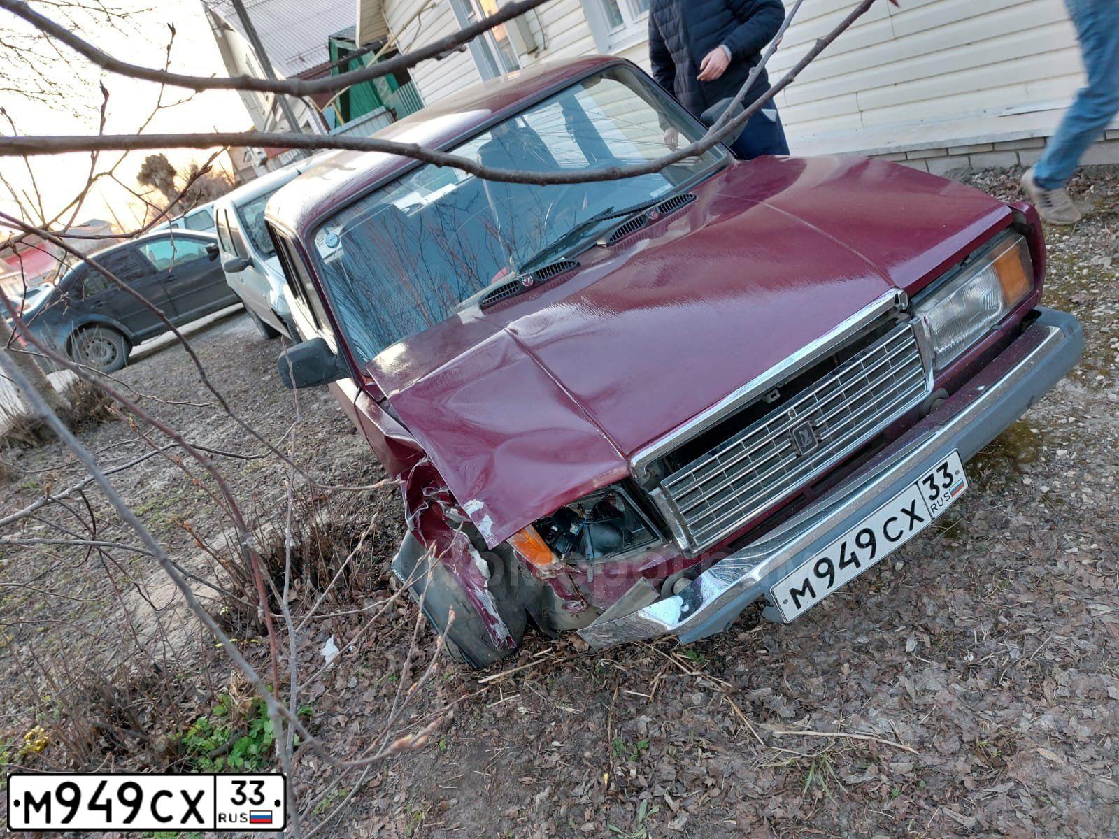 Фото автомобиля LADA 2107, 2000 — госномер М573СХ33. Цвет: ТЕМНО-БОРДОВЫЙ