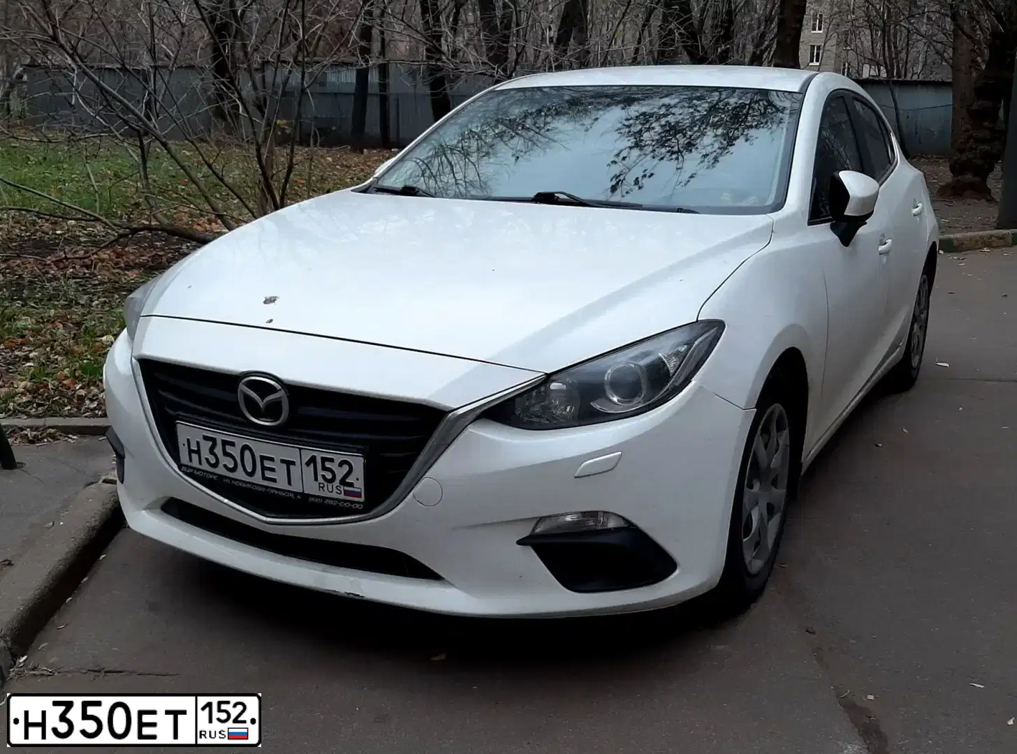 Фото автомобиля MAZDA 3, 2014 — госномер Н350ЕТ152. Цвет: БЕЛЫЙ