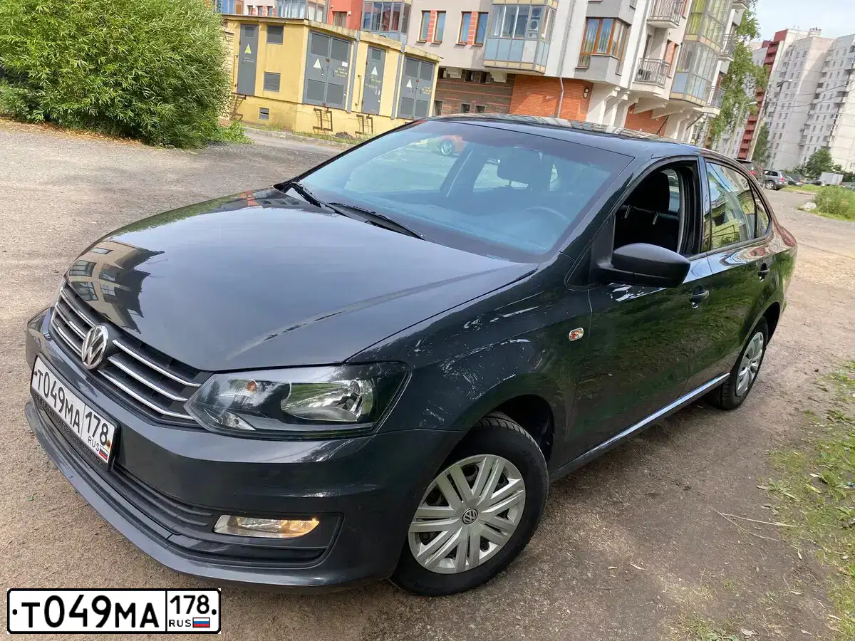 Фото автомобиля VOLKSWAGEN POLO, 2015 — госномер Т049МА178. Цвет: СЕРЫЙ
