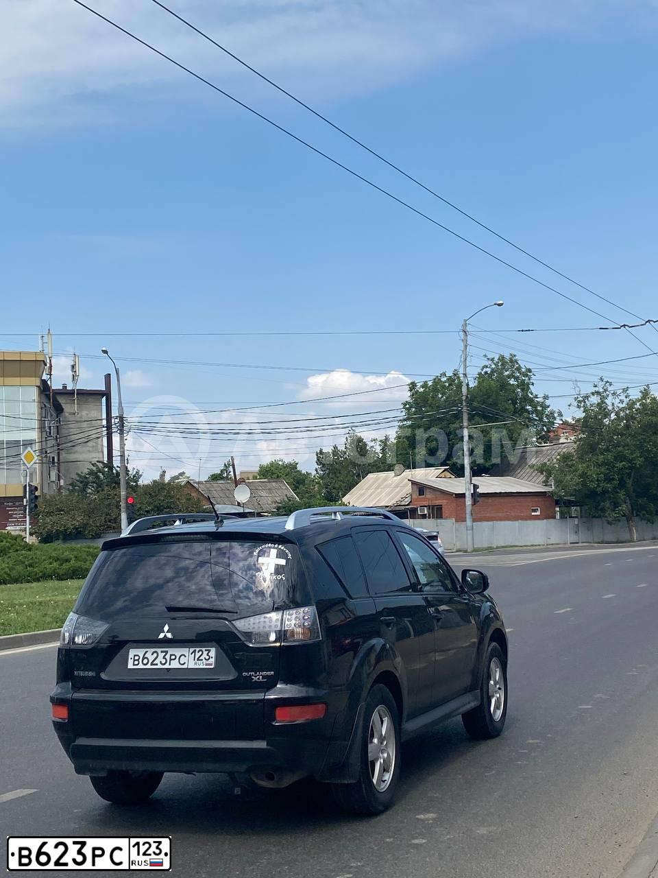 Фото автомобиля MITSUBISHI OUTLANDER, 2010 — госномер В623РС123. Цвет: ЧЕРНЫЙ
