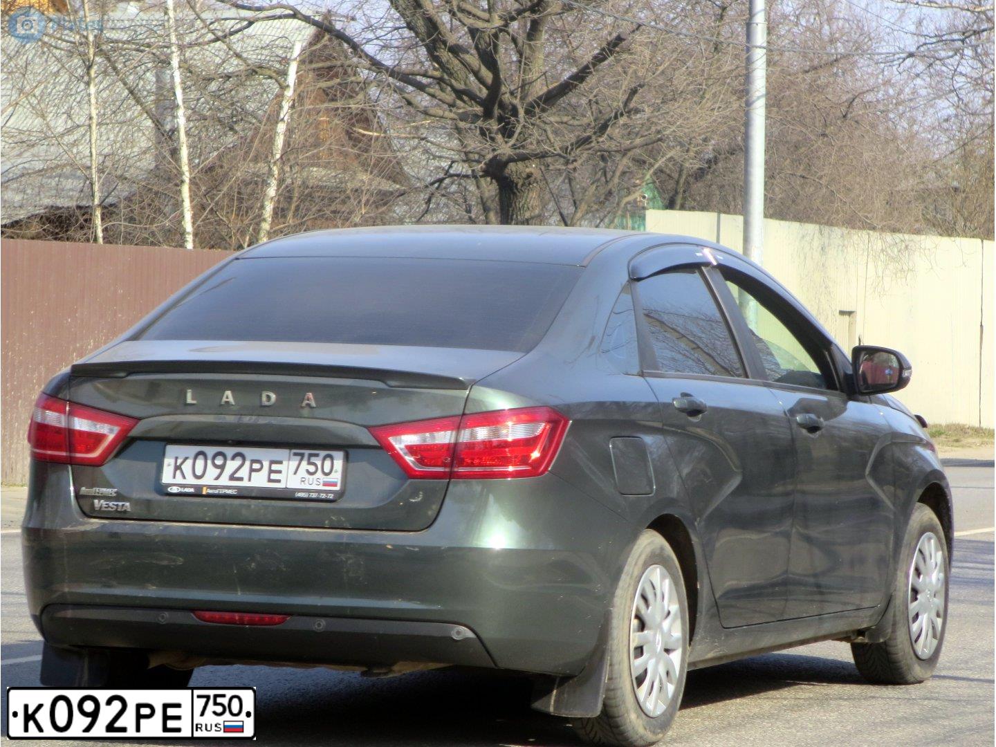 Фото автомобиля LADA VESTA, 2017 — госномер К092РЕ750. Цвет: ТЕМНО- ЗЕЛЕНЫЙ