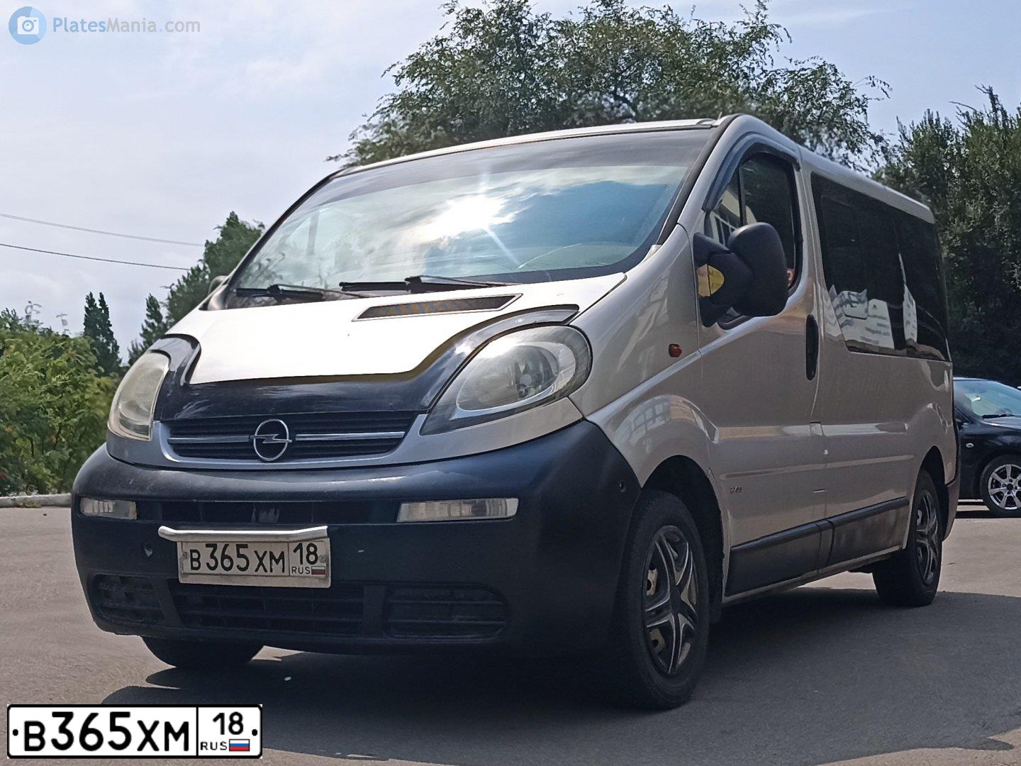 Фото автомобиля OPEL VIVARO, 2003 — госномер В365ХМ18