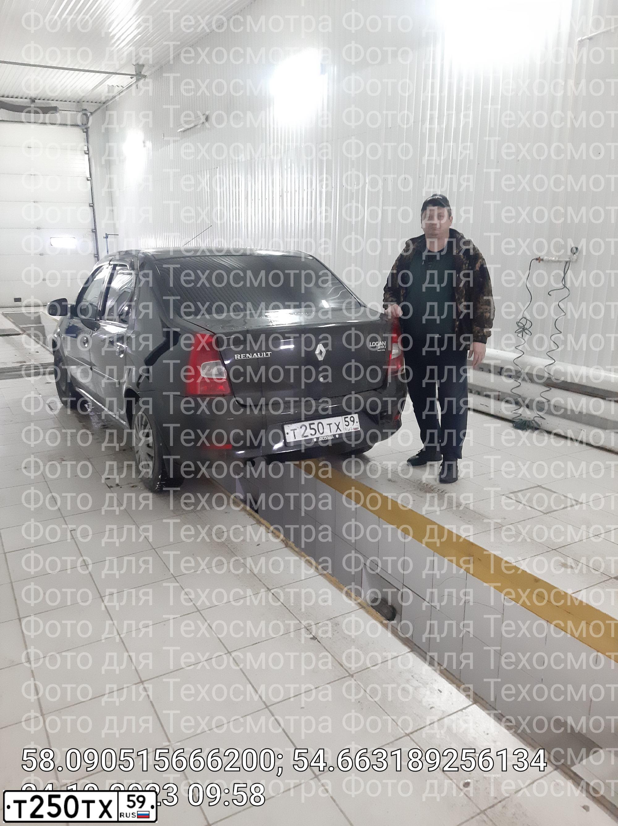 Фото автомобиля RENAULT LOGAN SR, 2010 — госномер В240УН43. Цвет: ЧЕРНЫЙ