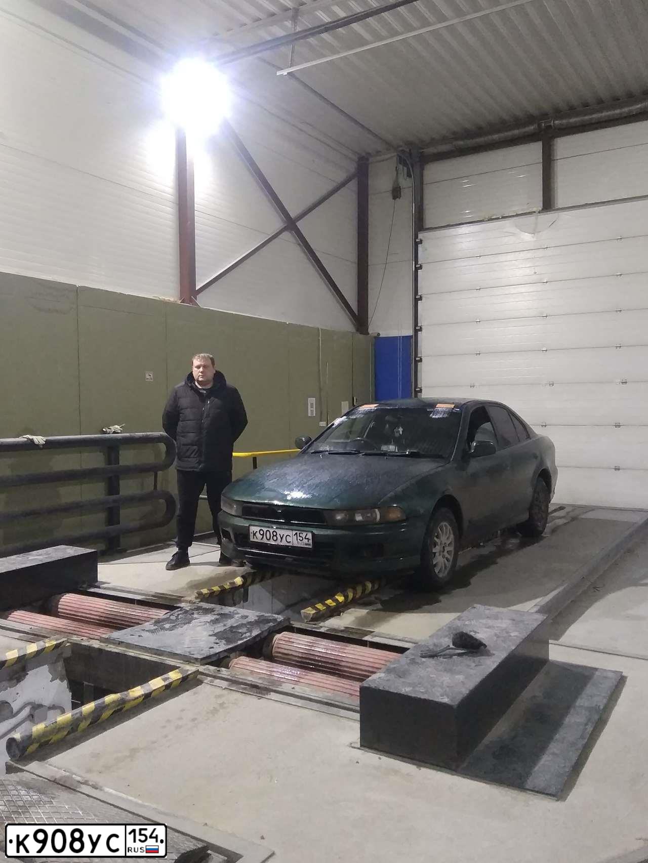 Фото автомобиля MITSUBISHI GALANT, 2000 — госномер Р364ХЕ154