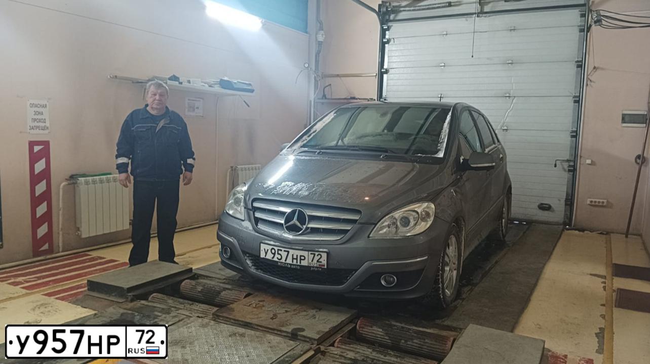 Фото автомобиля MERCEDES B-KLASSE, 2010 — госномер Х791ЕХ196. Цвет: Серый
