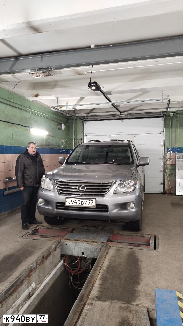 Фото автомобиля LEXUS LX, 2010 — госномер Х097НА797. Цвет: СЕРЕБРИСТЫЙ