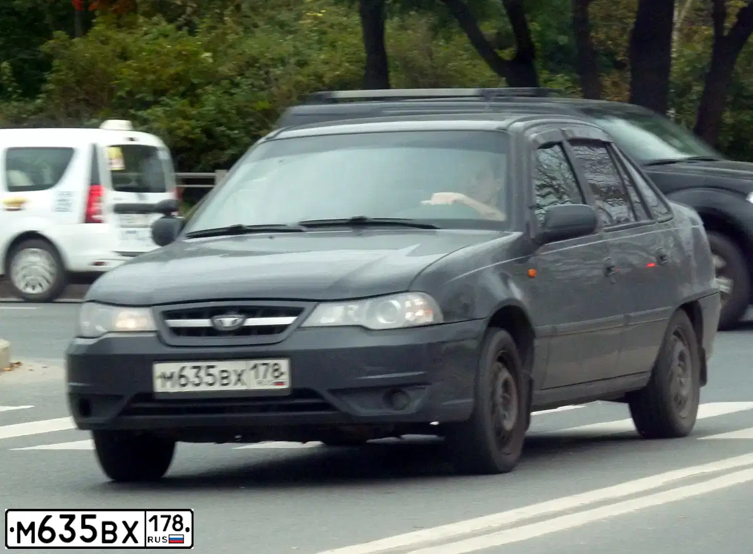 Фото автомобиля DAEWOO NEXIA, 2012 — госномер Х140ТХ64. Цвет: СИНЕ-ГЛАЗУРИСТЫЙ