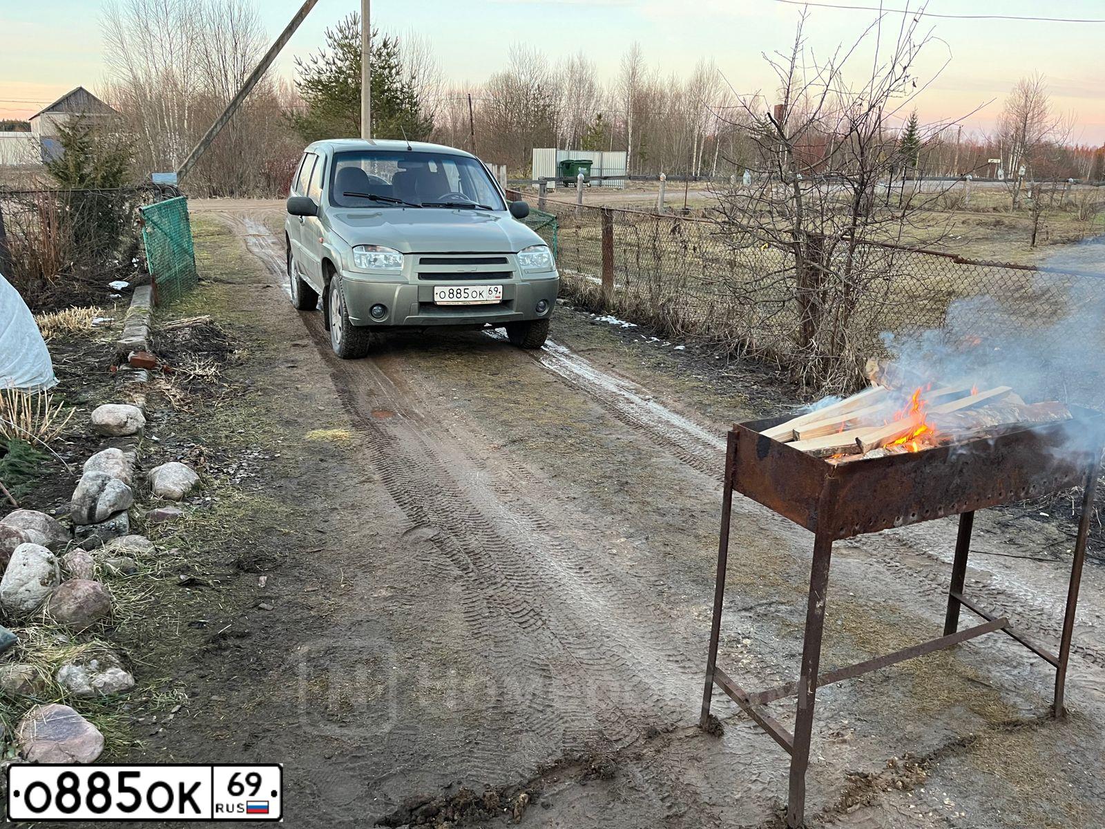 Фото автомобиля CHEVROLET NIVA, 2008 — госномер О885ОК69. Цвет: СВЕТЛО-ЗЕЛЕНЫЙ МЕТАЛЛИК
