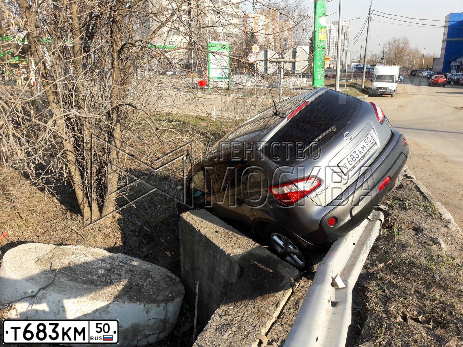 Фото автомобиля AUDI 80, 1987 — госномер Р534ЕР190. Цвет: БЕЛЫЙ