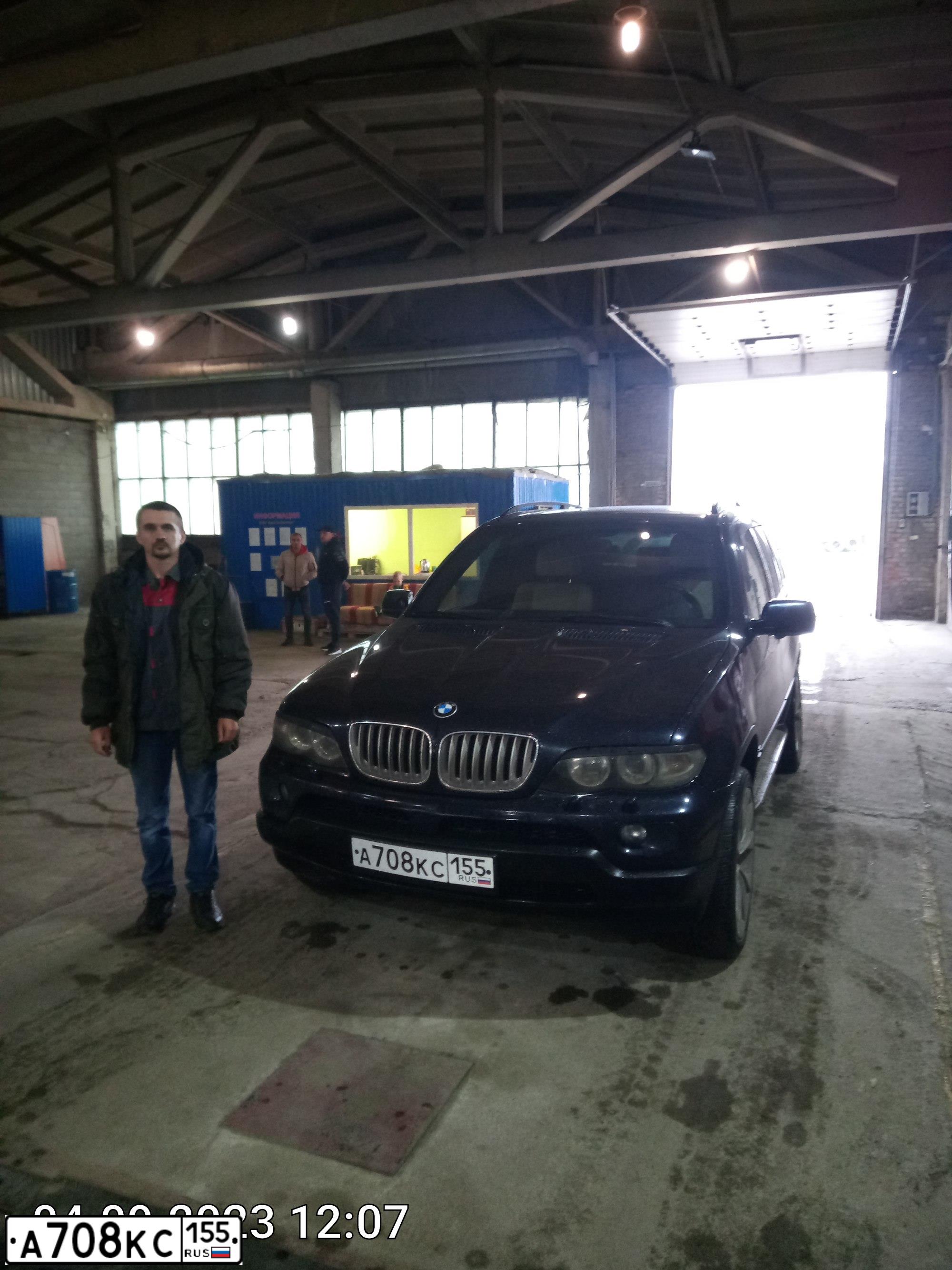 Фото автомобиля BMW X5, 2005 — госномер А708КС155. Цвет: ЧЕРНЫЙ
